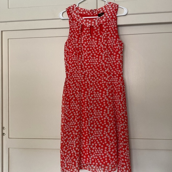 ILE NEW YORK ❤️🤍RED WITH WHITE🤍❤️ POLKA DOTS SLEEVELESS SIZE 8 🌟EUC🌟 - Picture 2 of 16